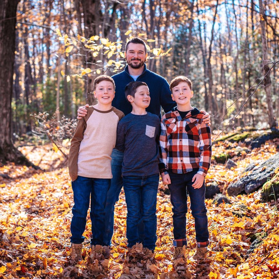 Owen Sound Contractor - Carpenter - Bathroom Renovation - Kitchen Renovation - Cost - Flooring Installer - Tile Installer - Tile Shower - Custom Bathroom - Renovation Costs - Drywall Repair - Painting - Siding 